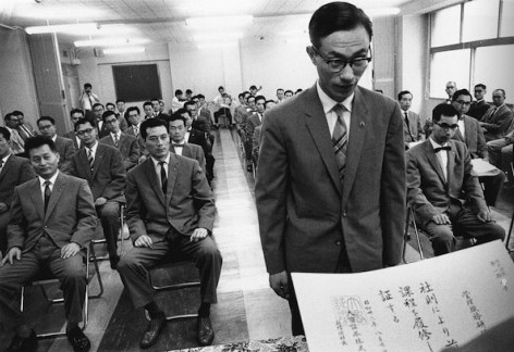 Completing management training at a stock brokerage firm. Ikebukuro, Tokyo 1961 © Shigeichi Nagano
